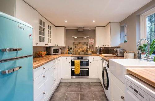 Hollyhocks, Tunstall - Foto 3