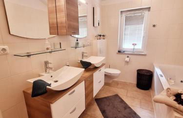 Luxuriöses, familienfreundliches Ferienhaus ,,Amy,, mit Whirlpoolwanne, Kamin und Garten - Foto 50