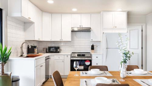 Luxury Bellevue 2B Basement w Stunning View - Foto 4