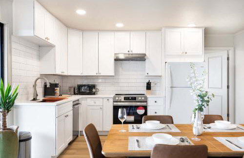 Luxury Bellevue 2B Basement w Stunning View - Foto 4