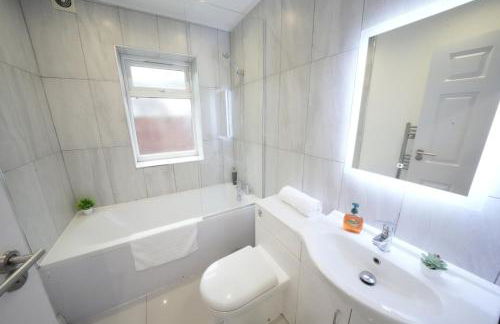 HEATHROW AIRPORT apartments-FREE parking-Free underground to and from Heathrow-30 min central London - Foto 59