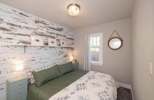 Charming Cozy Cottage with Hot Tub - Foto 9