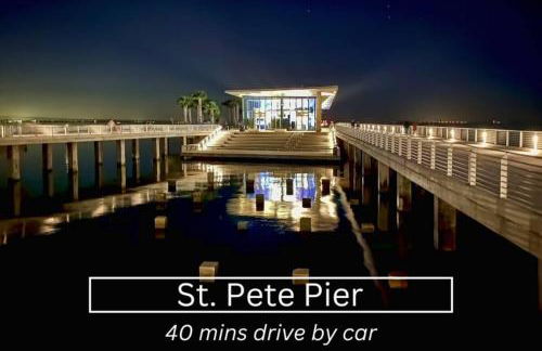 Walk to Downtown - 7min to beach - King bed & Free parking - Foto 33