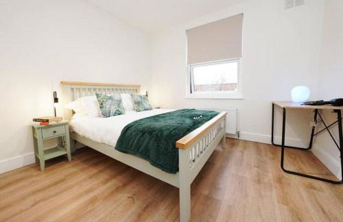 Newly Renovated Modern 4 Bed 3 Bath Apartment London - Foto 34