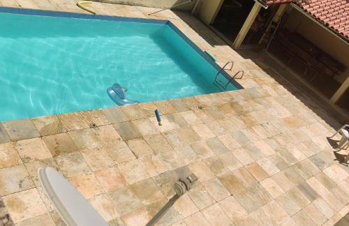 Casa muito espaçosa privativa com Piscina, Churrasqueira e área gourmet - Foto 14