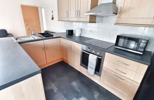 King Street, free parking and WiFi 2 bed by Lains Lettings - Photo 7