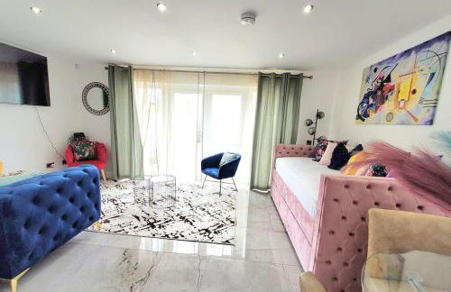 Three Bedrooms House By Sensational Stay Short Lets & Serviced Accommodation With Free Parking & Wi-fi - Foto 3