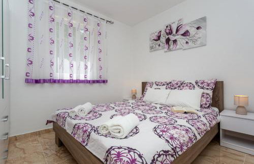 Apartment With A Private Swimming Pool, Garden & BBQ - Foto 16