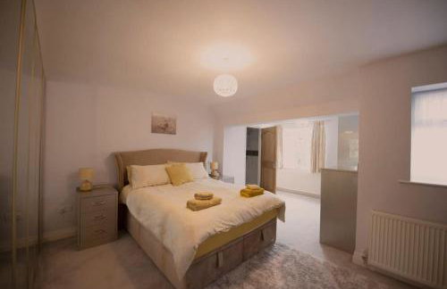 Luxury 6 bedroom house with parking - Northwood - Foto 6