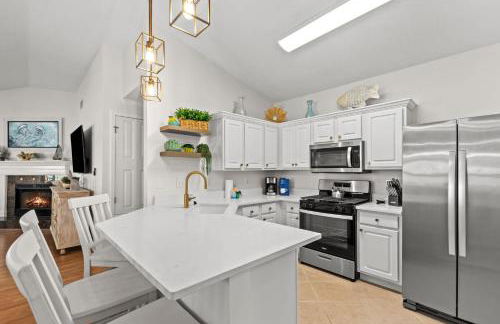 Steps Away-Game Room-Comm Pool-Golf Cart Deals - Foto 17