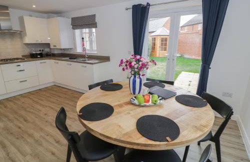 Silverstone Paddock Retreat - Photo 11