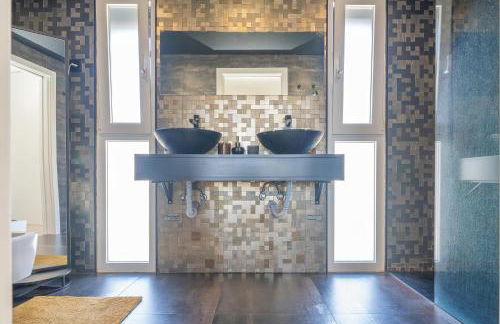 Black Pool House just 10 minutes away from the beach - Foto 8