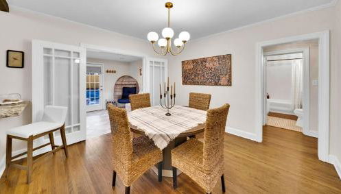 Romantic escape, hot tub, fireplace, massage room! - Foto 2