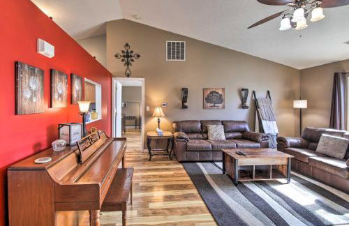 Family Home with Yard about 15 Mi to Downtown! - Foto 5