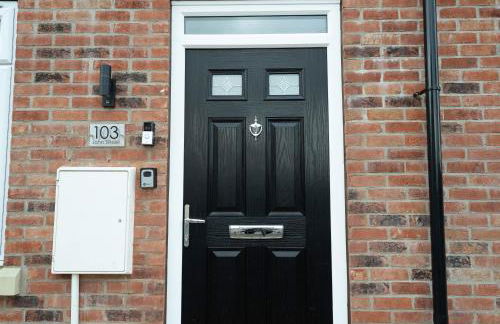 Entire Modern Home with Private Parking for 6/8 Persons - Photo 42