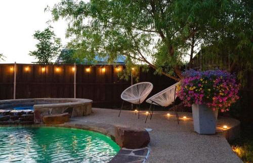 Sunny 4BR with Backyard Oasis - 15 Min to Lakes - Foto 8