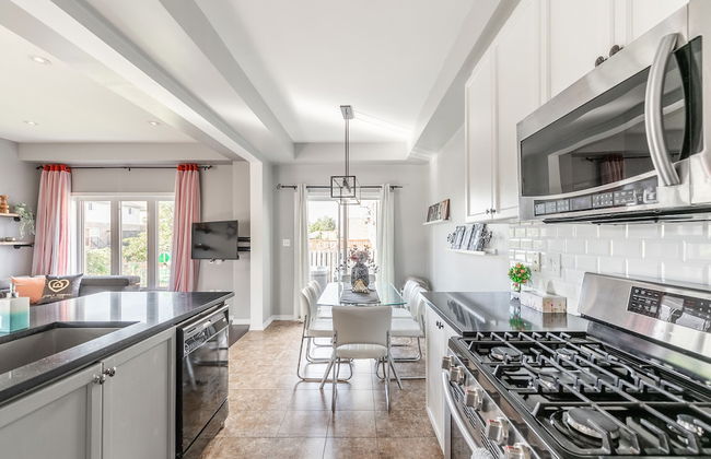 GLOBALSTAY. Modern 3-4 Bedroom Town - Photo 26