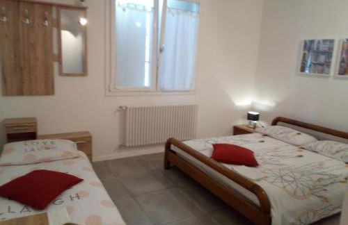 The judas trees - Foto 9