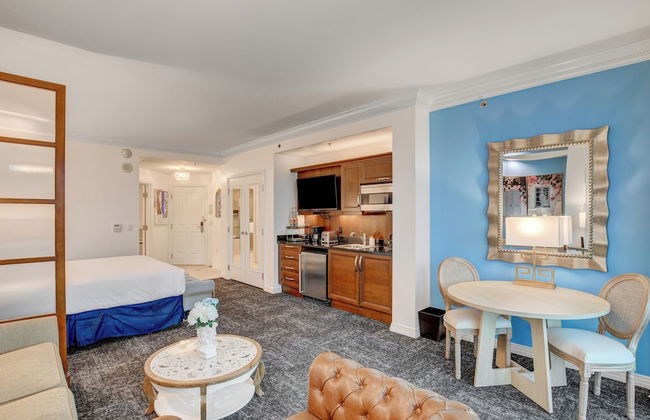 Lucky Gem Penthouse Suites at MGM Signature - Photo 40