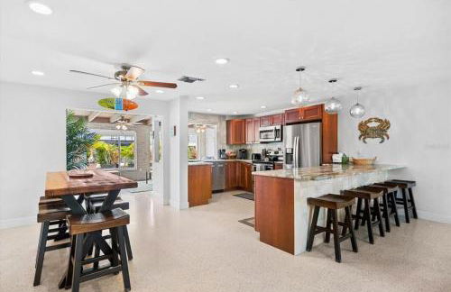 Private Village Home with Heated pool & spa with private front courtyard - Photo 57