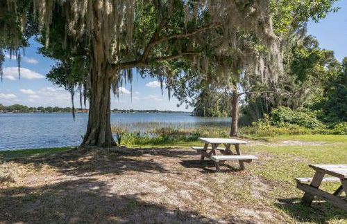 Lake Placid Home Boat Parking and Clubhouse Access by RedAwning - Foto 58