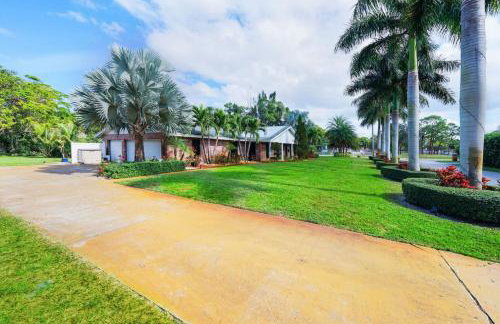 Upgraded Lux Retreat in Coconut Creek with Pool and Hot Tub - Foto 6