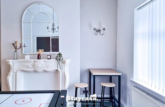 White Cozy House With Pool Table Game Room - Photo 32