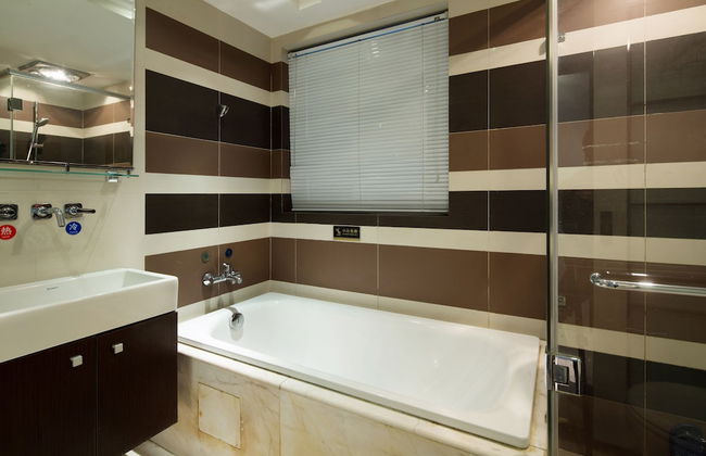 Chengdu Skyline International Apartment - Photo 29