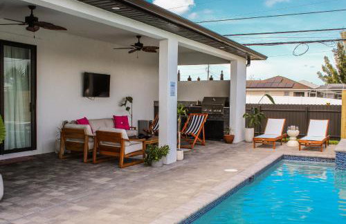 Luxurious Waterfront Home with Heated Pool and Jacuzzi - Foto 47