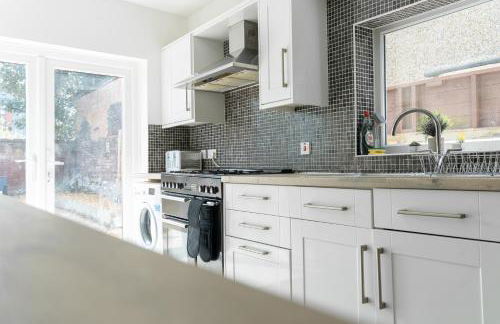 Open Mind Property - 6 Beds & Free Parking - Foto 18