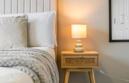 Modern 5 Bedroom Townhouse with Free Parking - Foto 37