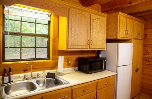 Cabin in the Woods - Hot Tub, Fire Pit, BBQ - Foto 25