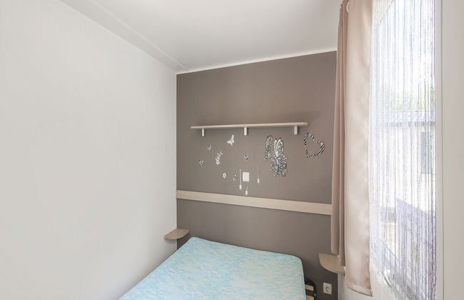 Swanky Mobile Home in Saint Jean de Monts Near Seabeach - Photo 7