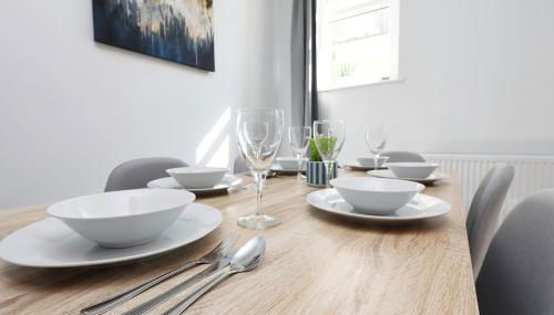 Modern 3 Bed - M4 ACCESS - Wi-Fi - Photo 5