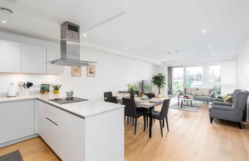 Tranquil 2-Bed Apartment, Balcony, Sleeps 6, 7 Minute Drive to King's Cross St Pancras - By City Peace - Foto 6