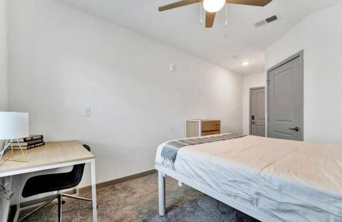 Near CU and minutes to DT gym pool hammock - Foto 12