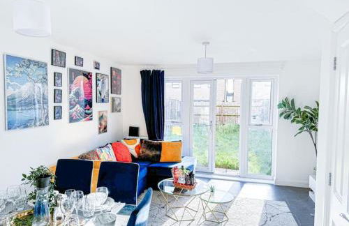 City Centre 3 Bedroom House Sleep upto 9 Guests with Garden and Parking - Foto 7