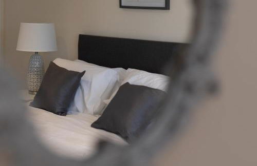 Maynor - Large Luxury House, Log Burner, Central Location - Photo 51