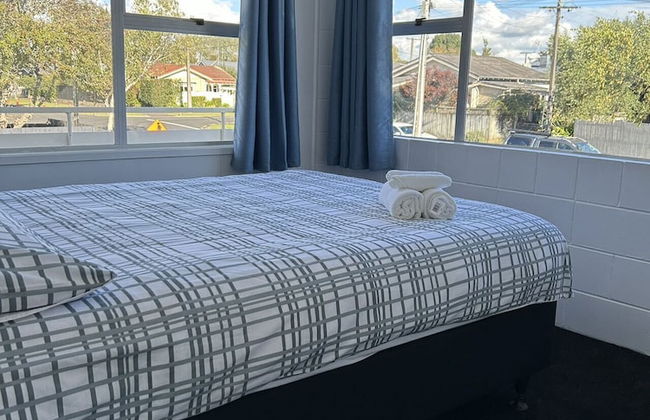 Avon Apartments - Photo 6