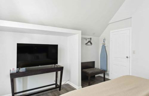 Downtown Detroit 2BR | King, WiFi, Parking - Foto 5