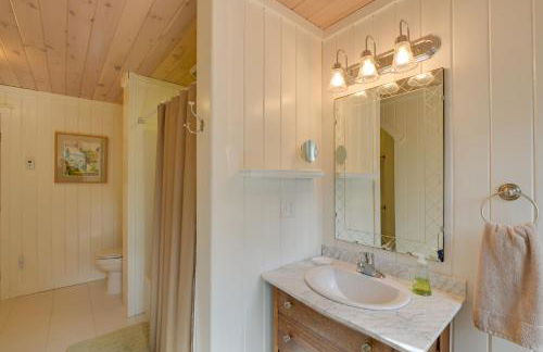 Beachfront Brooklin Studio with Private Balcony! - Photo 15