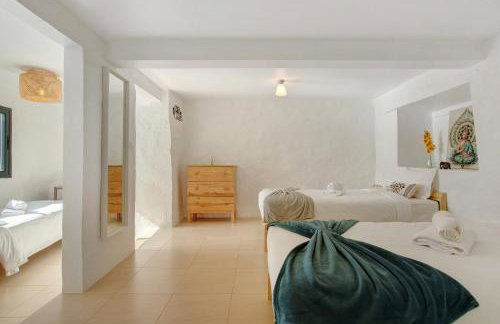 The Yellow House - Photo 20