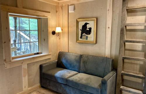 Eco-Friendly, Abstract Treehouse Surrounded by Wildlife and Hiking Trails For a Special Getaway in Sparrow Bush, New York - Foto 21