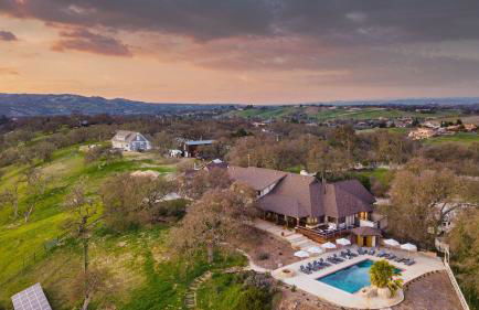 Cathedral by AvantStay Charming Secluded Estate w Sauna Pool Table Views of the Rolling Hills - Foto 4