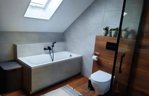 Uroczy apartament z dostępnym parkingiem i ogrodem - Foto 14