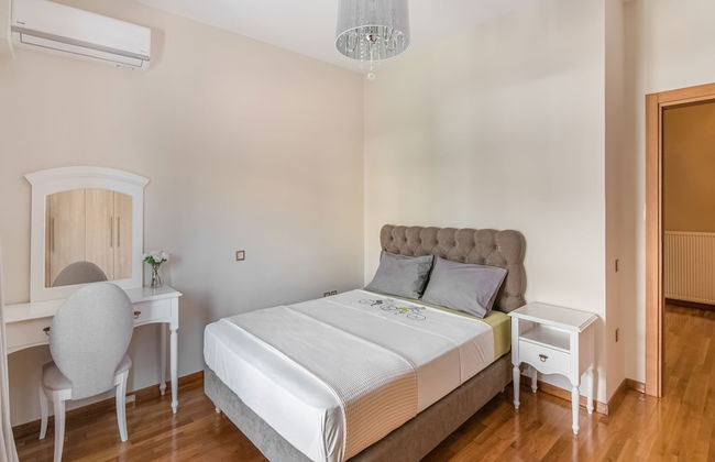 Inviting Villa in Anavissos With Communal Pool - Foto 5