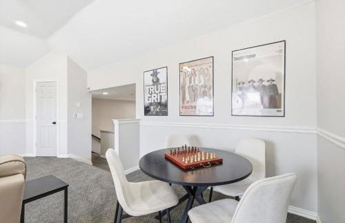 Luxury Backyard Pool & Patio Oasis 4-BD - Foto 27