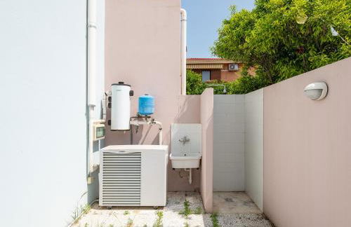 Sandy Retreat, Beachside Apartment with Terrace - Foto 40