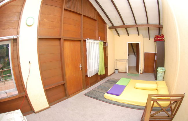 Villa ChavaMinerva Istana Bunga-Lembang - Photo 2