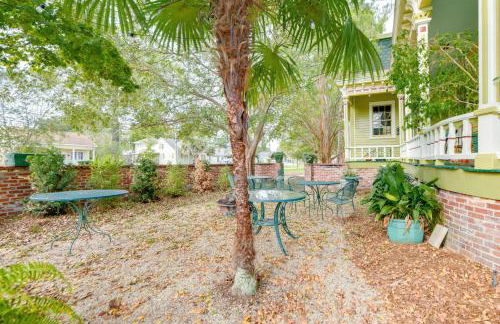 Ornate Victorian Home with Courtyard and Fire Pit! - Foto 37